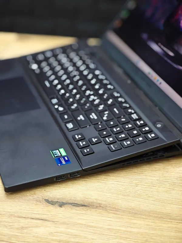 Asus ROG Zephyrus S17 GX703 | RTX 3080 16GB | 2K 240Hz 4 Asus ROG Zephyrus S17 GX703 | RTX 3080 16GB | 2K 240Hz 4