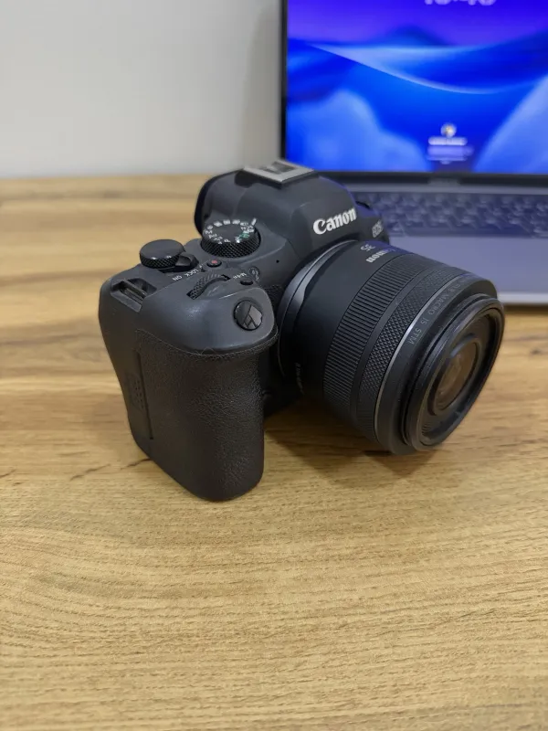 Canon EOS R6 Mark II + RF 35mm f/1.8 Macro 2