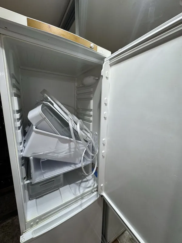 Indesit холодильник 4 Indesit холодильник 4