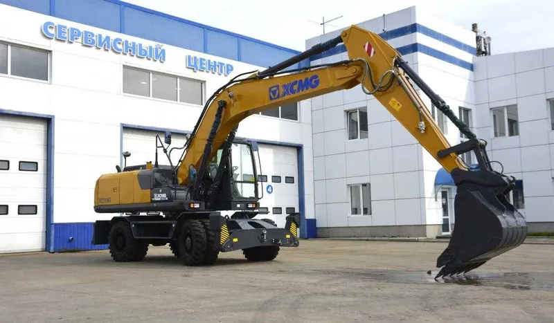 XCMG XE210WD — это более мощный и тяжелый колесный экскаватор 1 куб