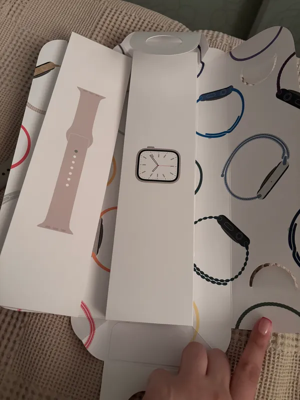 Apple Watch Series 7 starlight 1