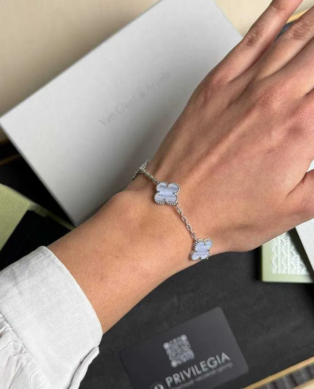 NEW Браслет Van Cleef & Arpels Vintage Alhambra 5 motifs Chalcedony 3 NEW Браслет Van Cleef & Arpels Vintage Alhambra 5 motifs Chalcedony 3