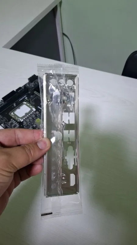 Продам материнскую плату MSi H610M-E DDR5 4 Продам материнскую плату MSi H610M-E DDR5 4