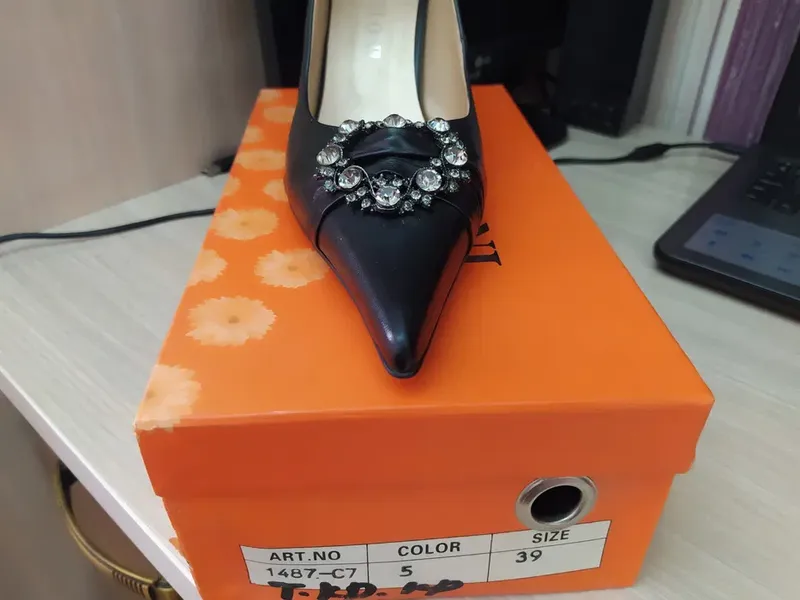 Ayollar uchun Berloni Collection qayiqcha tuflilar, 39 o‘lcham. 2