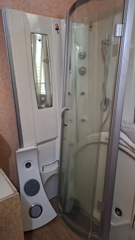 Продам душевую кабину в рабочем состоянии 3 Продам душевую кабину в рабочем состоянии 3