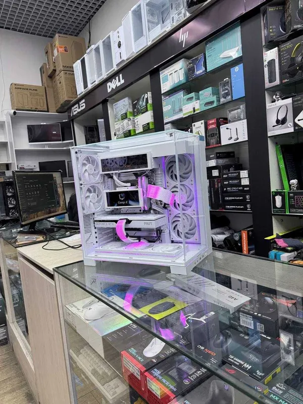 7800x3d/ X870 AYW/RTX 5070 WHITE/ FULL white case 2 7800x3d/ X870 AYW/RTX 5070 WHITE/ FULL white case 2