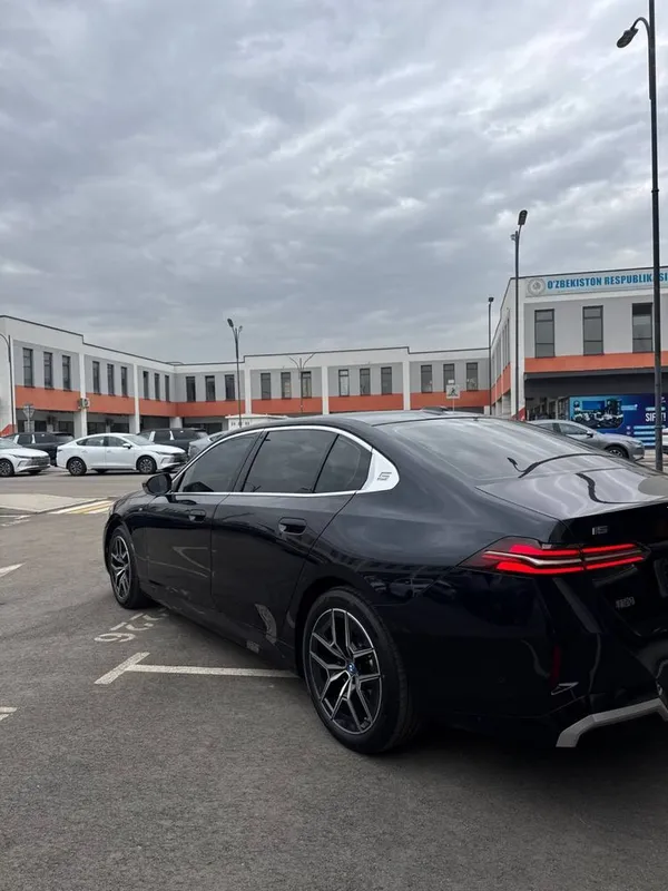 BMW i5 35L M -Sport 2024 yil — фото 3