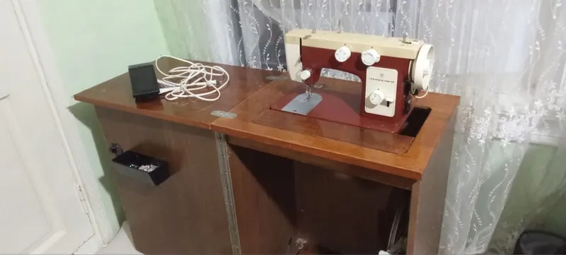 Srochna tikuv mashinasi sotiladi ideal holatda chayka — фото 1