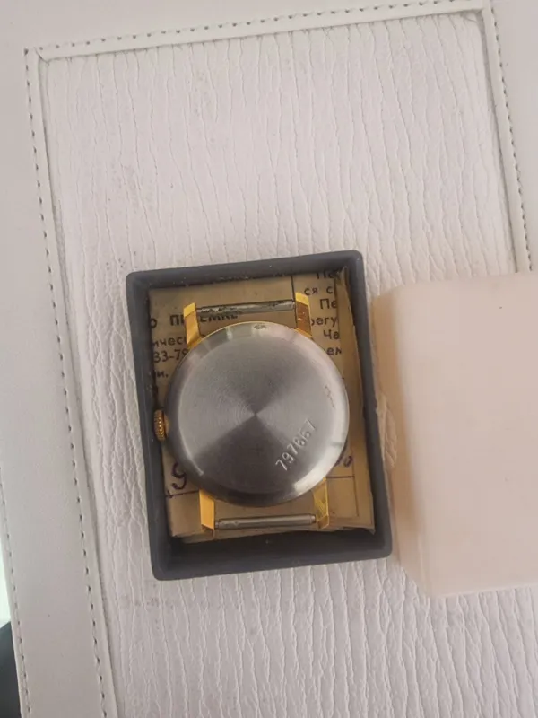 Raketa oltin qoplamali AU10 soatlari 3 Raketa oltin qoplamali AU10 soatlari 3