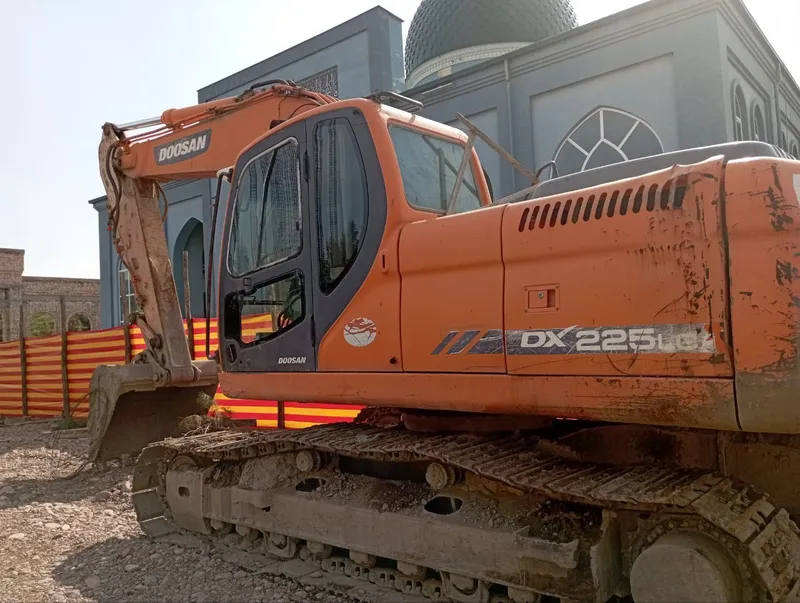 Продаётся экскаватор доссан 225