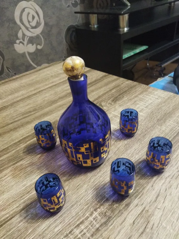 Продам коньячный набор.5 рюмок и графин Продам коньячный набор.5 рюмок и графин