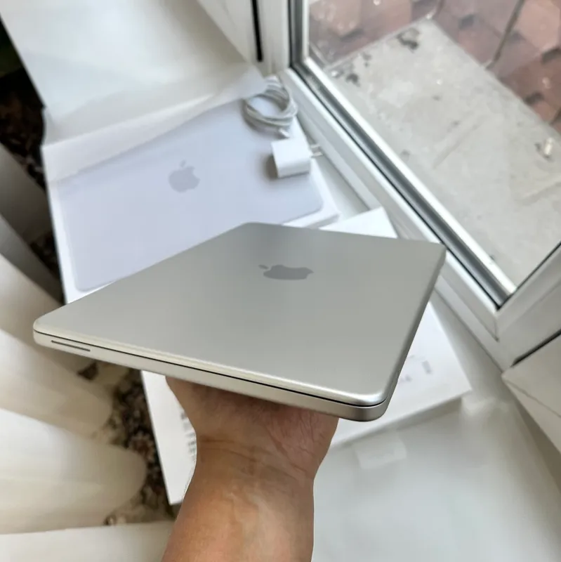 MacBook Neo Silver 8/256GB LLA 5 MacBook Neo Silver 8/256GB LLA 5