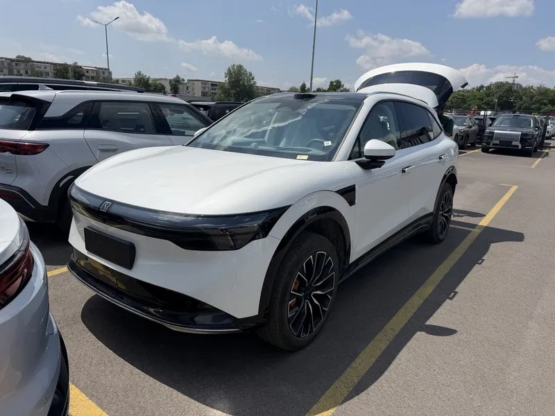 Zeekr 007 GT Full. Qora Va Kumush