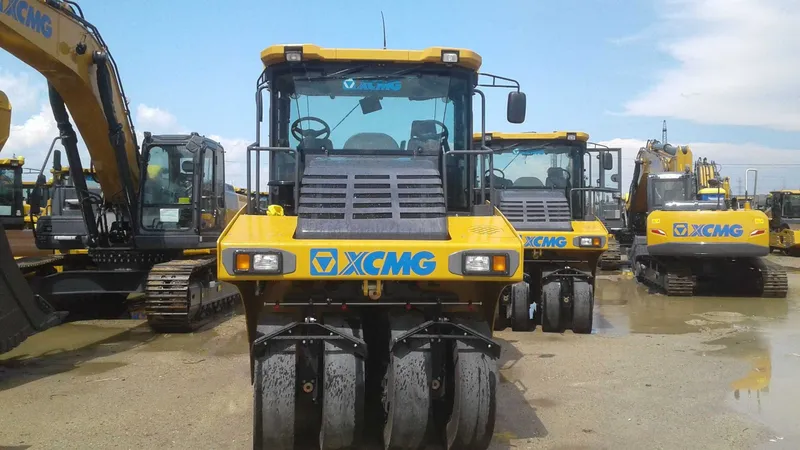 XCMG XP163 самоходный статический пневмоколесный каток 16 тонн — фото 1