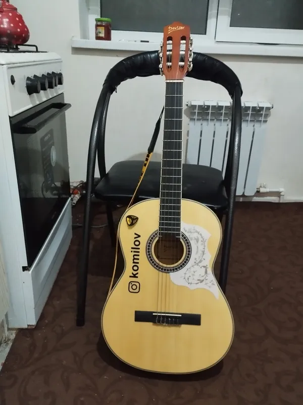 Ekvalaserli Gitara