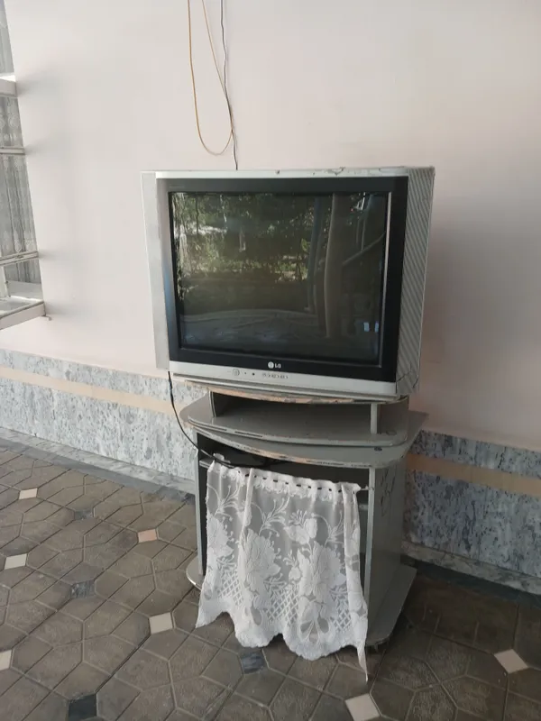 Телевизор продаётся 4