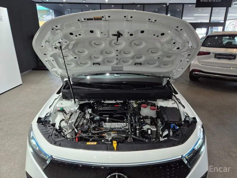 Mercedes-Benz EQB 300 3