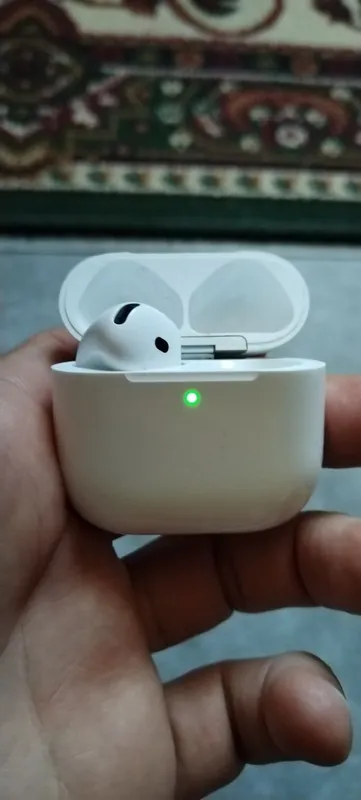 Продам наушники Apple AirPods 4 Original 100 % 2 Продам наушники Apple AirPods 4 Original 100 % 2