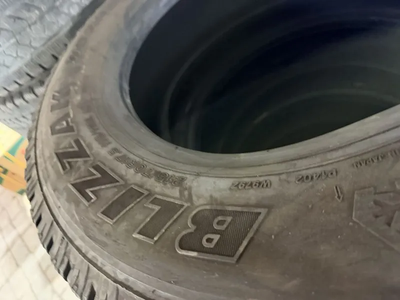 BRIGESTONE BILIZAK 205/70/17.5 made in JAPAN 3