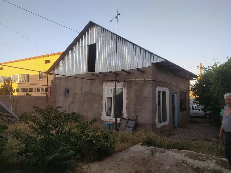 Uy sotiladi 2/2sotli