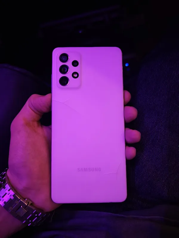 Продаю Samsung Galaxy A72 128GB в хорошем состоянии