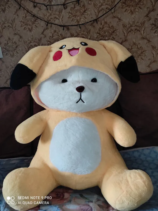 Большой плюшевый мишка в костюме Pikachu