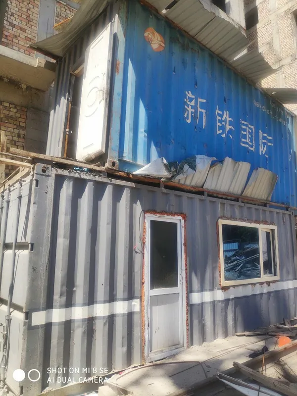 6 metrlik konteynerlar sotiladi, yaxshi holatda 2