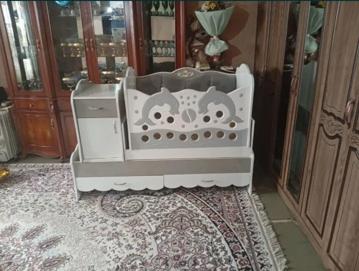 Bolalar karavoti tumbochka bilan sotiladi, narxi kelishilgan 2