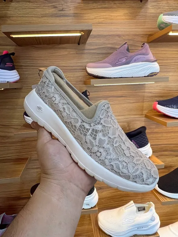 Skechers gen ayollar uchun