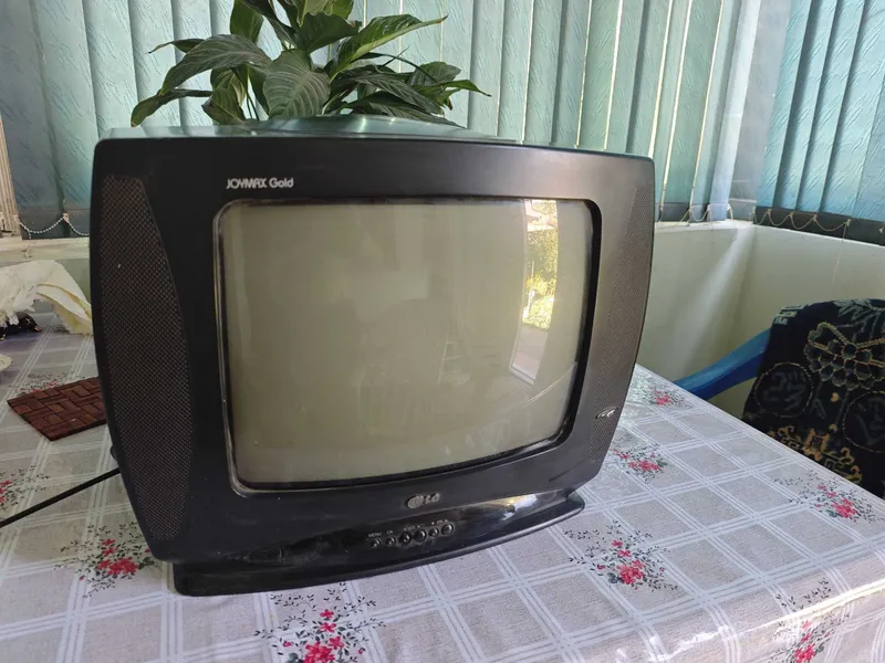 Телевизор LG CT-14D79KE 1