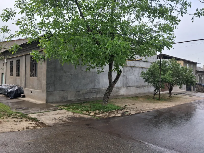 Uchtepa tumanida 2,2 sotixli hovli sotiladi — фото 1