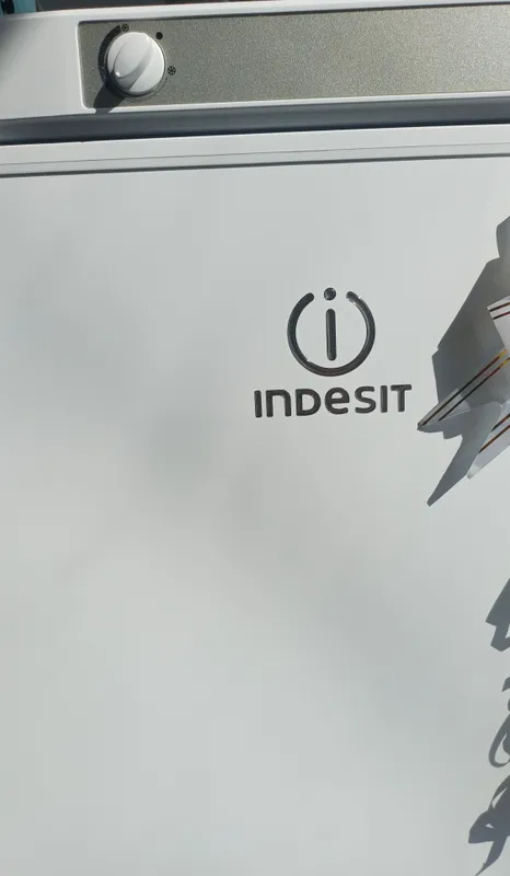 Холодильник двух камерный Indesit 2