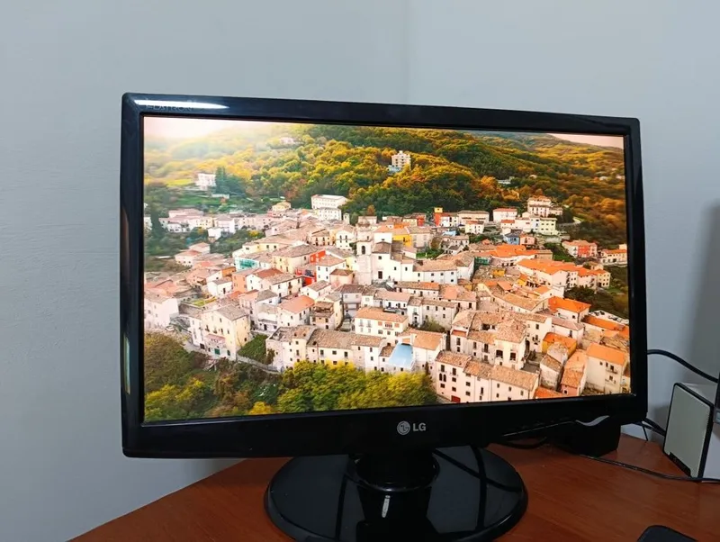 Монитор LG full HD — фото 1