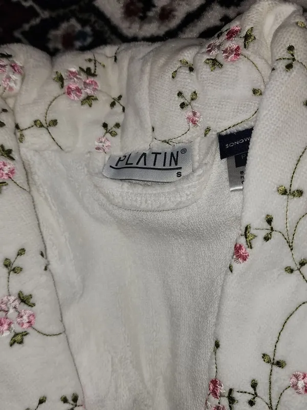 yangi kiyimlar hammasi sotiladi toptoza 3 yangi kiyimlar hammasi sotiladi toptoza 3