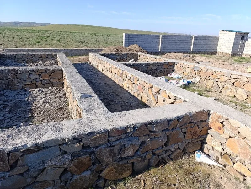4 сотиклик участка сотилади курилиши тугалланмаган