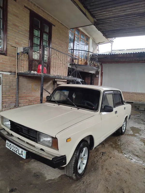Vaz 2105 sotiladi