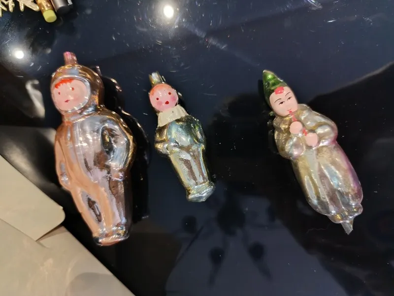 Старинные новогодние игрушки космонавты и клоун с дудочкой на прищепке — фото 2 Старинные новогодние игрушки космонавты и клоун с дудочкой на прищепке — фото 2