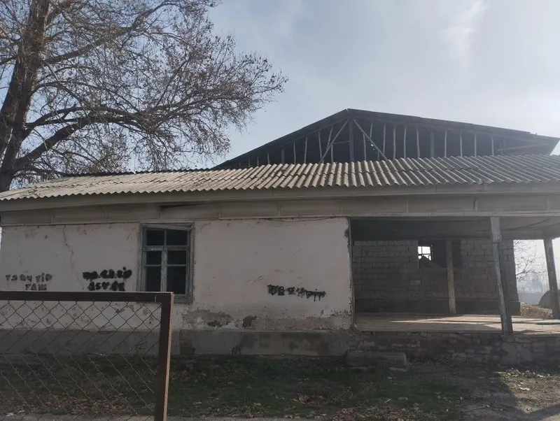 Uy sotiladi 4-xona 4 Uy sotiladi 4-xona 4
