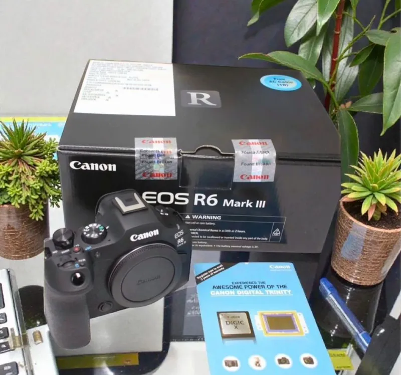 Canon EOS R6 Mark III Mirrorless Camera 4 Canon EOS R6 Mark III Mirrorless Camera 4