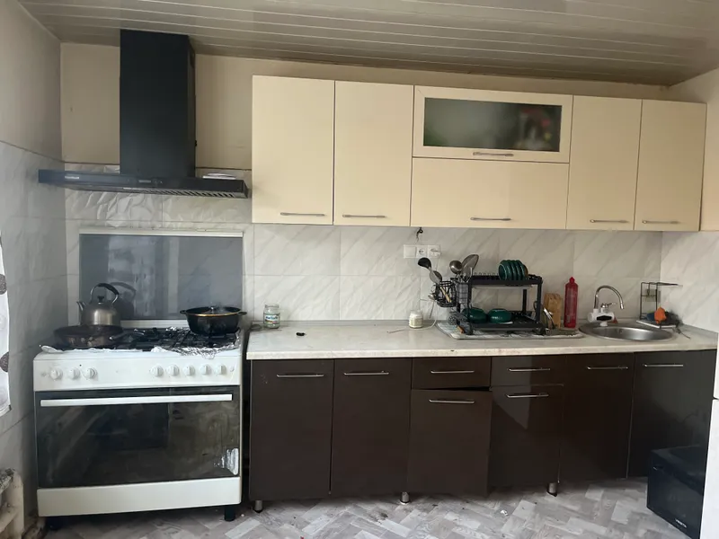 Сотилади газ витичка и кухинийй мебел срочна Сотилади газ витичка и кухинийй мебел срочна