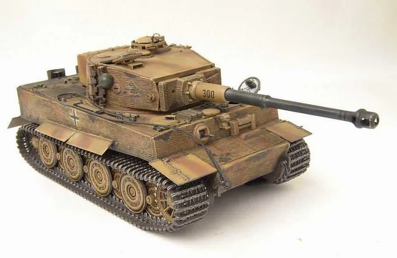 Сборная модель немецкого танка Т-VI TIGER 1 ausf E с циммеритом 1:35 — фото 1