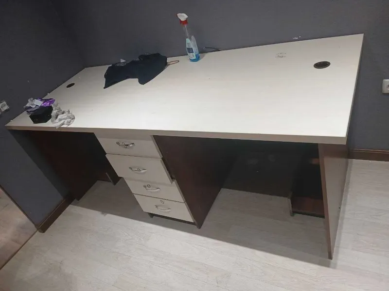Stol ofis uchun bu 1 Stol ofis uchun bu 1