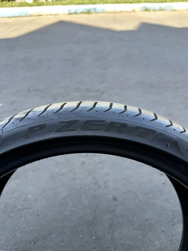 Pirelli P Zero 235/35 R19 — 1 шина, отличное состояние — фото 3 Pirelli P Zero 235/35 R19 — 1 шина, отличное состояние — фото 3