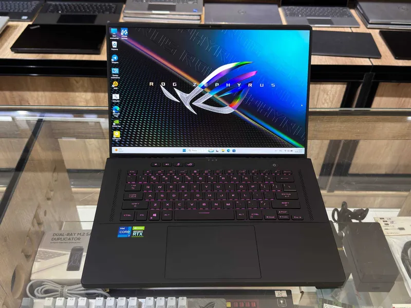 ASUS ROG ZEPHYRUS M16 ore i7-11800H ram 16 ssd 512 RTX 3050Ti 4Gb