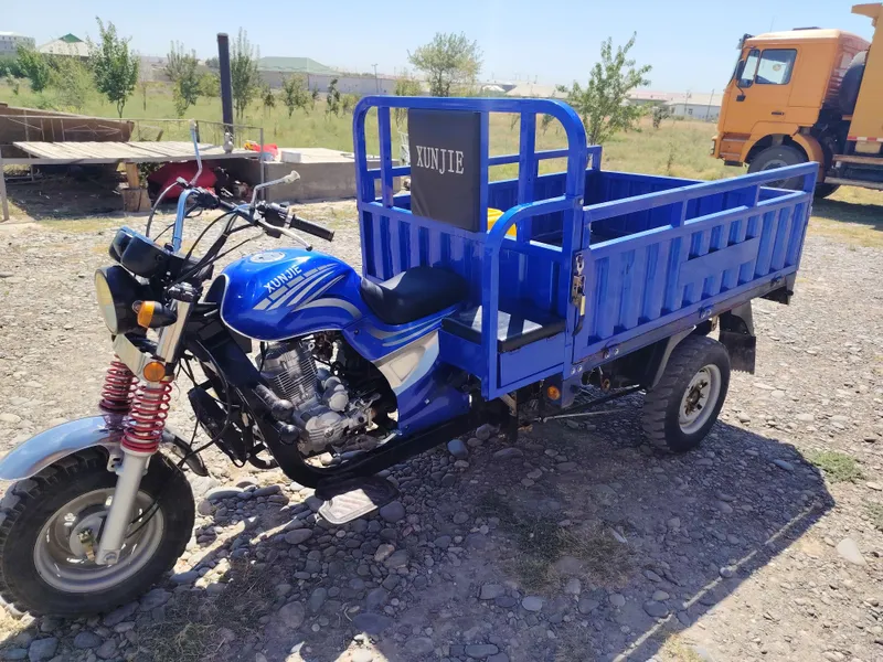 Motoroller sotiladi