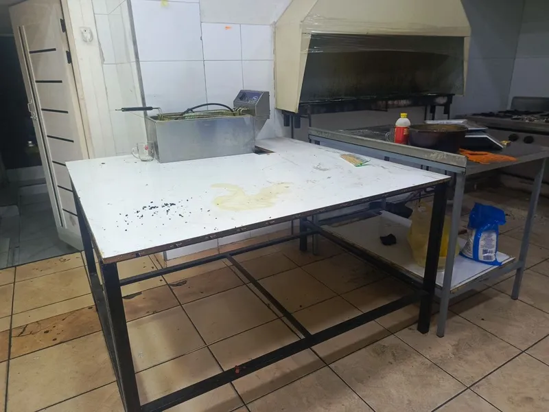 Uchtepada barcha jihozlari bilan yetkazib berish uchun oshxona 7