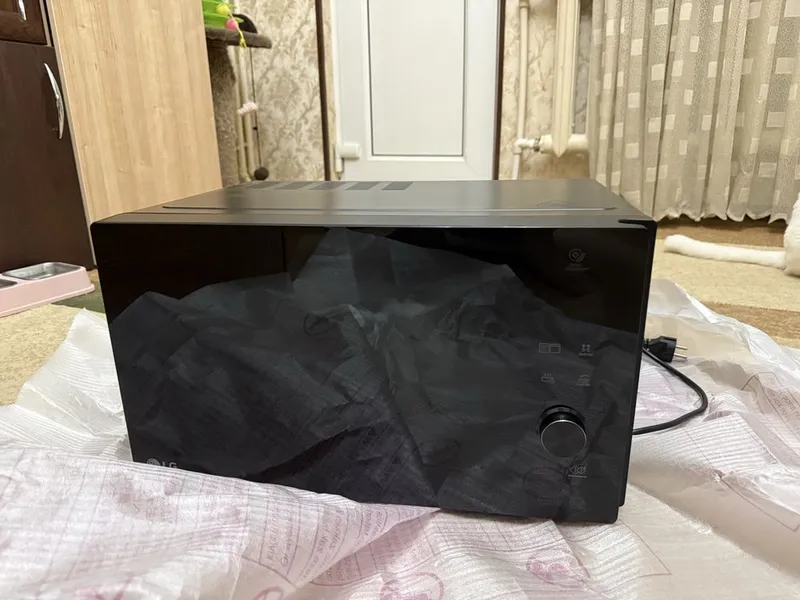 Мирковолнока LG MH6565DIS