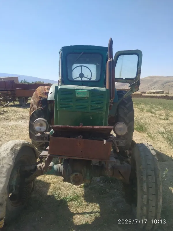 Traktor sotiladi 1 Traktor sotiladi 1