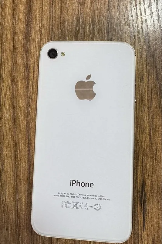 Продаётся iPhone 4s 2