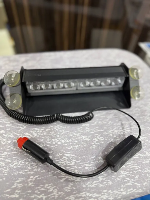 Светодиодная LED-мигалка под лобовое стекло 12V Стробоскоп 2 Светодиодная LED-мигалка под лобовое стекло 12V Стробоскоп 2